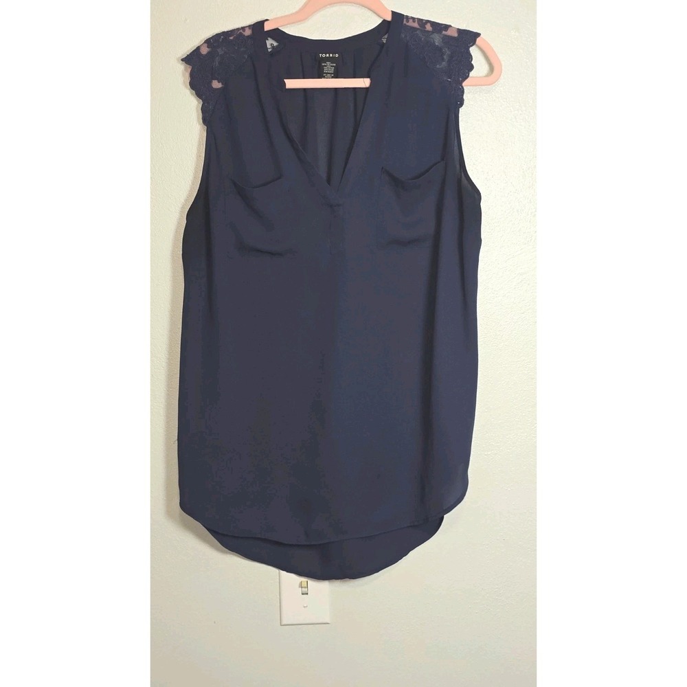 Torrid Size 1 Plus Size Navy Blue V-Neck Tank Top Crochet Lace Yoke Blouse